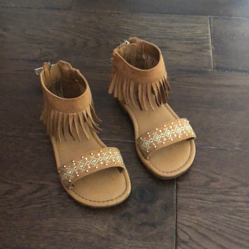 Fringe sandals size 9
